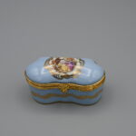 Courting-Couple-FRAGONARD-STYLE-porcelain-trinket-box-1-VM–Collectables