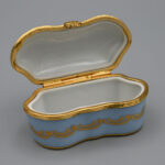 Courting-Couple-FRAGONARD-STYLE-porcelain-trinket-box-4-VM–Collectables