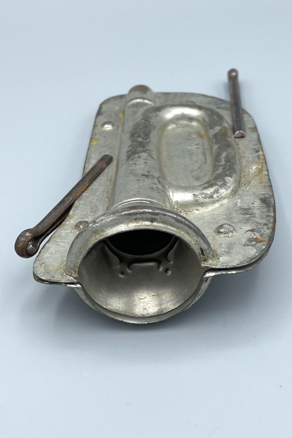 Early bugle-trumpet chocolate mould-vm-collectables3