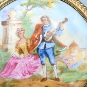 Courting Couple FRAGONARD-STYLE porcelain brooch - Image 4